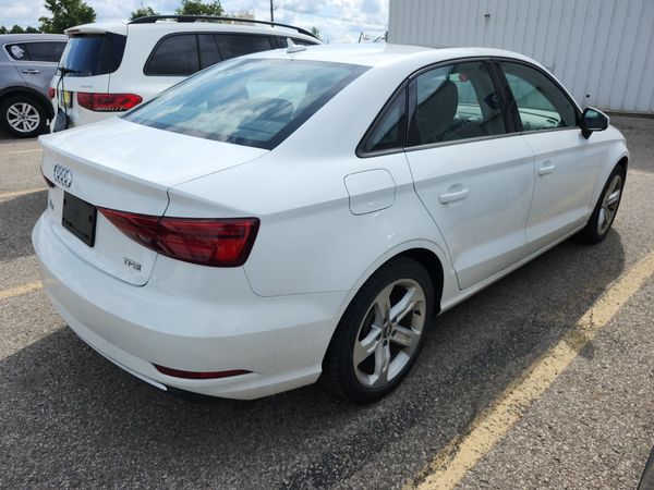 2017 Audi A3 4dr Sdn Fronttrak 2.0t Komfort Premium