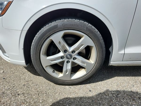 2017 Audi A3 4dr Sdn Fronttrak 2.0t Komfort Premium