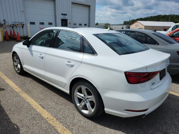 2017 Audi A3 4dr Sdn Fronttrak 2.0t Komfort Premium
