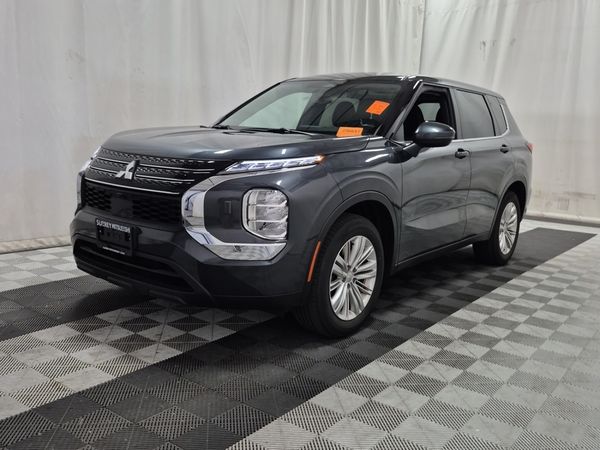 2024 Mitsubishi Outlander ES