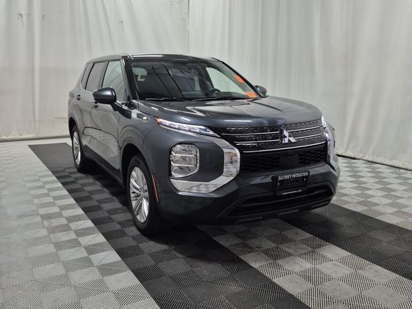 2024 Mitsubishi Outlander ES
