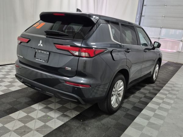 2024 Mitsubishi Outlander ES
