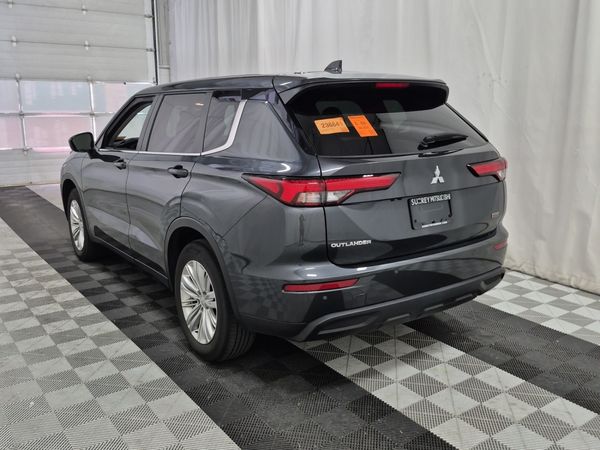 2024 Mitsubishi Outlander ES