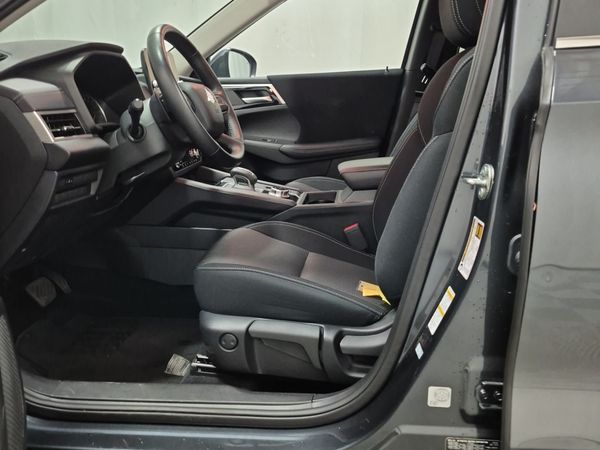 2024 Mitsubishi Outlander ES