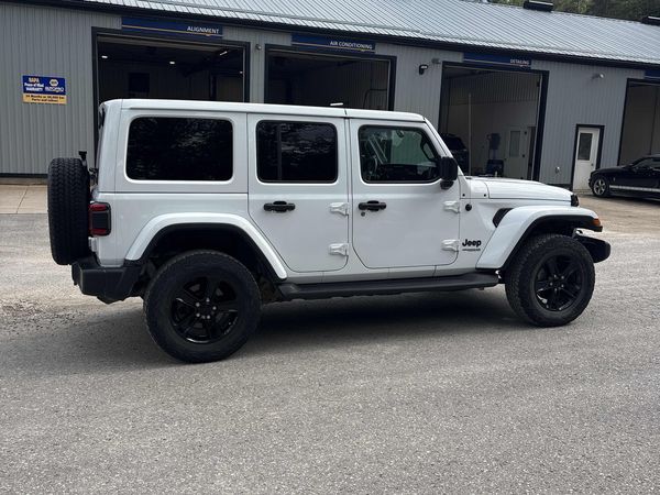 2022 Jeep Wrangler Unlimited Sahara Altitude