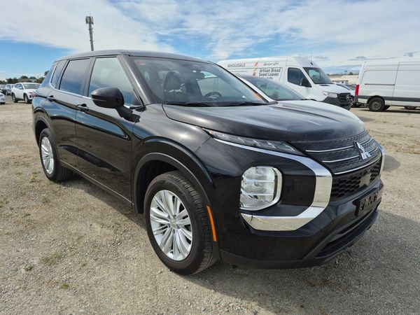 2024 Mitsubishi Outlander ES