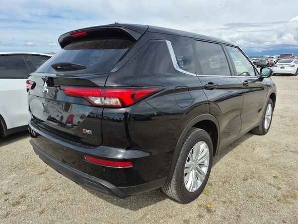 2024 Mitsubishi Outlander ES