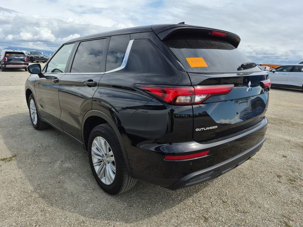 2024 Mitsubishi Outlander ES
