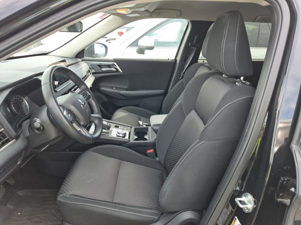 2024 Mitsubishi Outlander ES