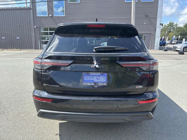 2025 Mitsubishi Outlander ES