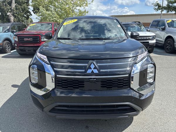 2025 Mitsubishi Outlander ES