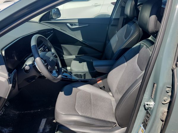 2023 Kia NIRO EV LIMITED Wave