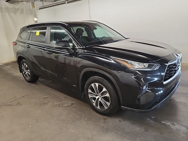 2023 Toyota Highlander HYBRID XLE