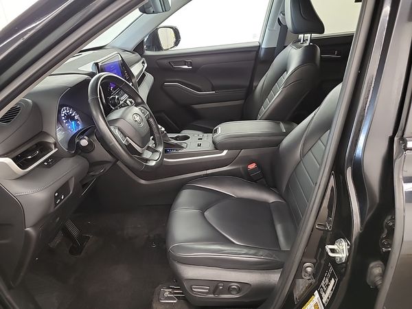 2023 Toyota Highlander HYBRID XLE