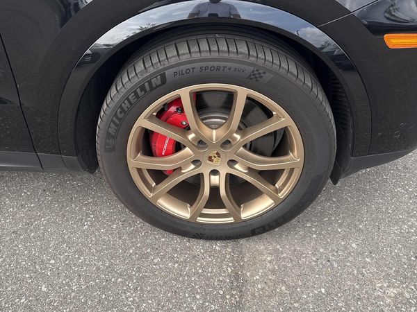 2024 Porsche Cayenne S