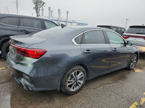 2024 Kia FORTE EX