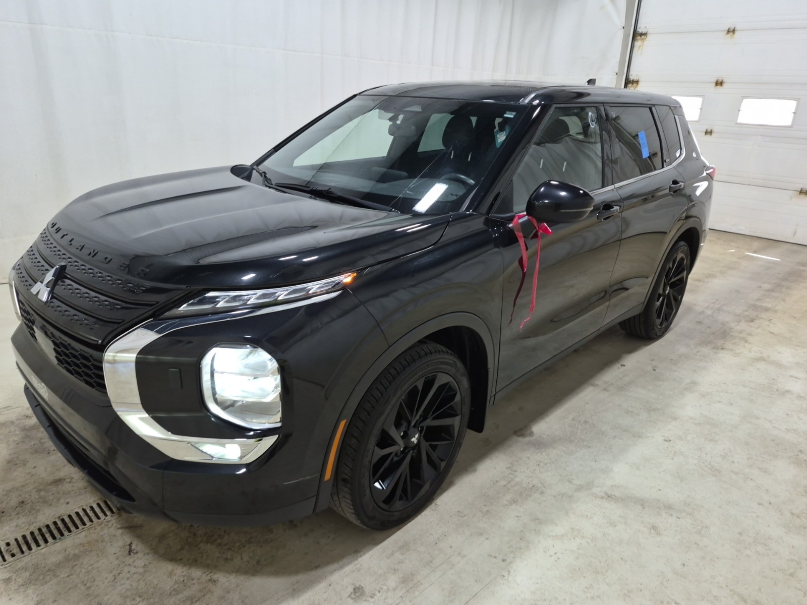 2023 Mitsubishi Outlander NOIR