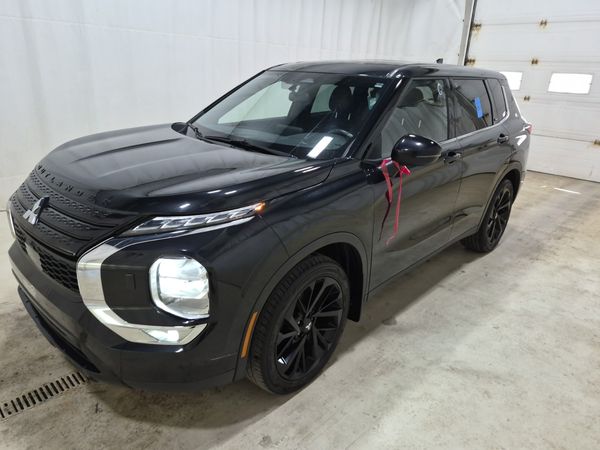 2023 Mitsubishi Outlander NOIR