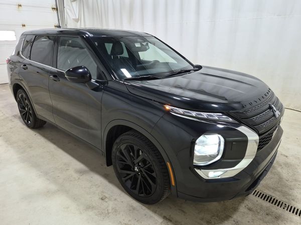 2023 Mitsubishi Outlander NOIR