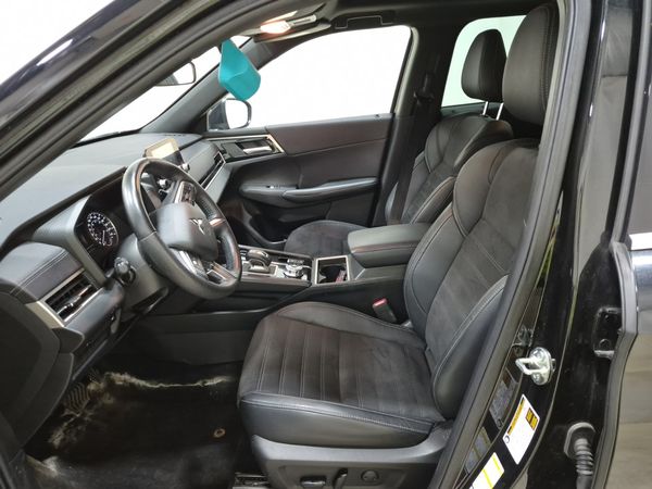 2023 Mitsubishi Outlander NOIR