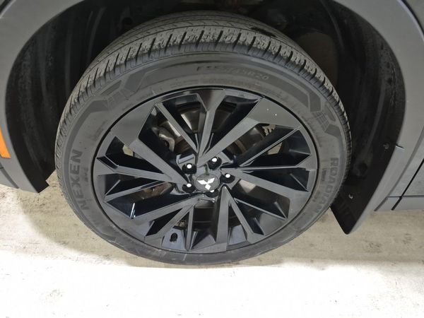 2023 Mitsubishi Outlander NOIR
