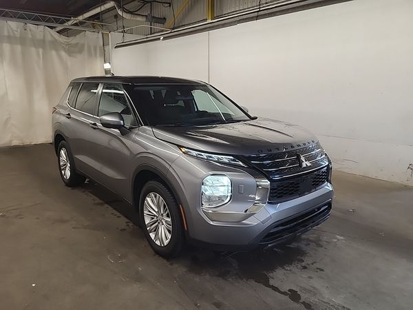2022 Mitsubishi Outlander ES