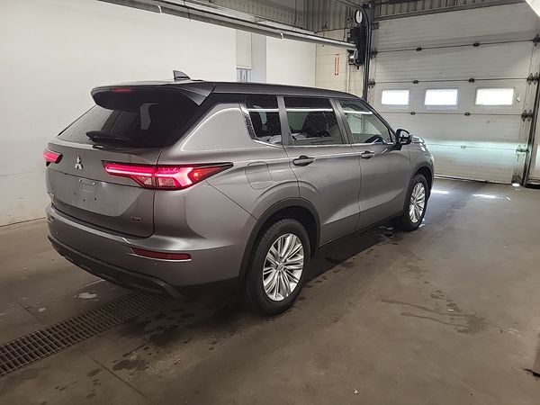 2022 Mitsubishi Outlander ES