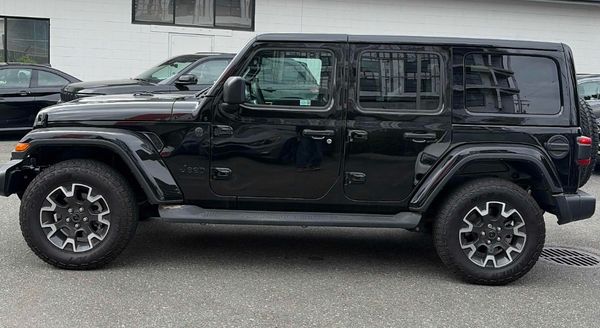 2025 Jeep Wrangler SAHARA