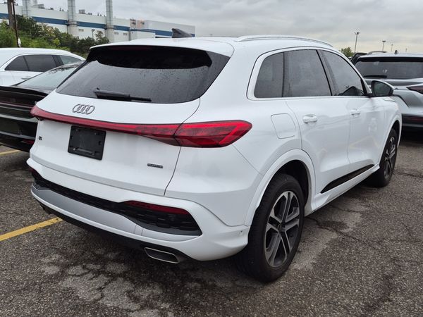 2025 Audi Q5 PROGRESSIV quattro Premium Plus