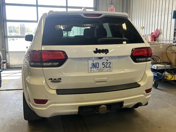 2021 Jeep Grand Cherokee Altitude Laredo