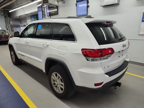 2020 Jeep Grand Cherokee 4x4 Laredo