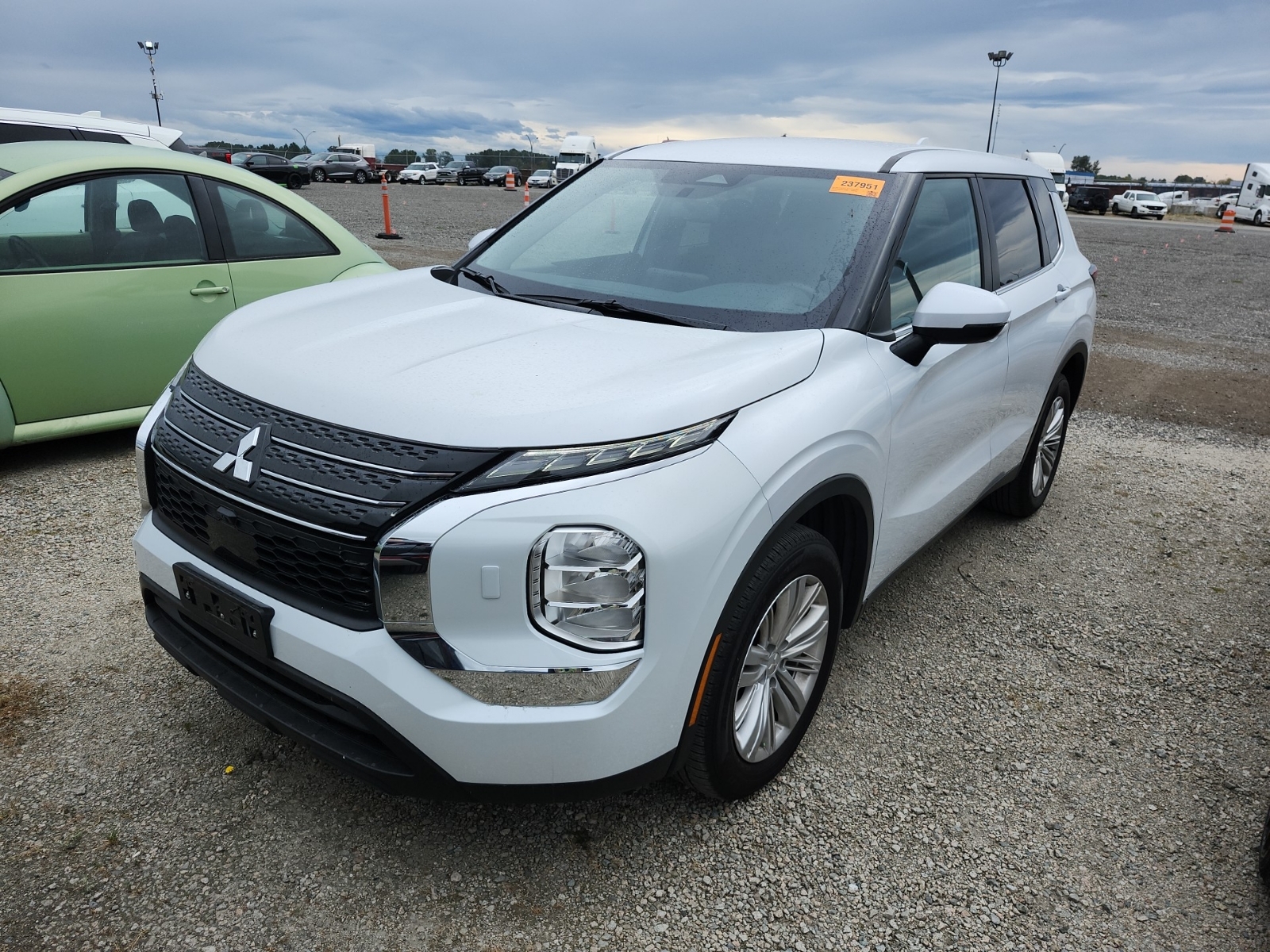 2024 Mitsubishi Outlander ES