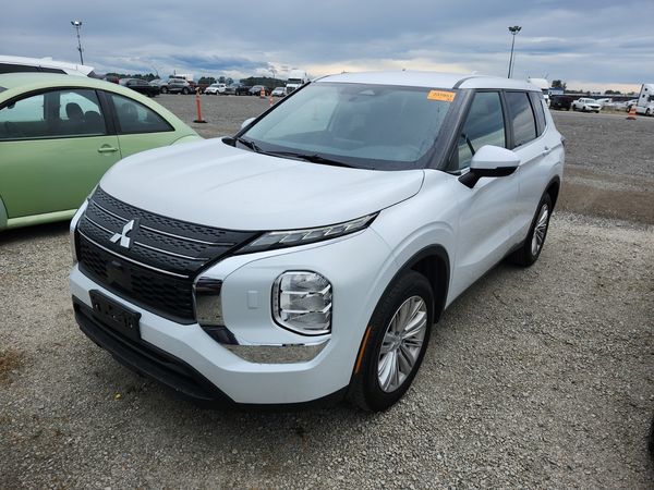 2024 Mitsubishi Outlander ES