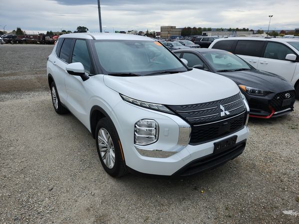 2024 Mitsubishi Outlander ES