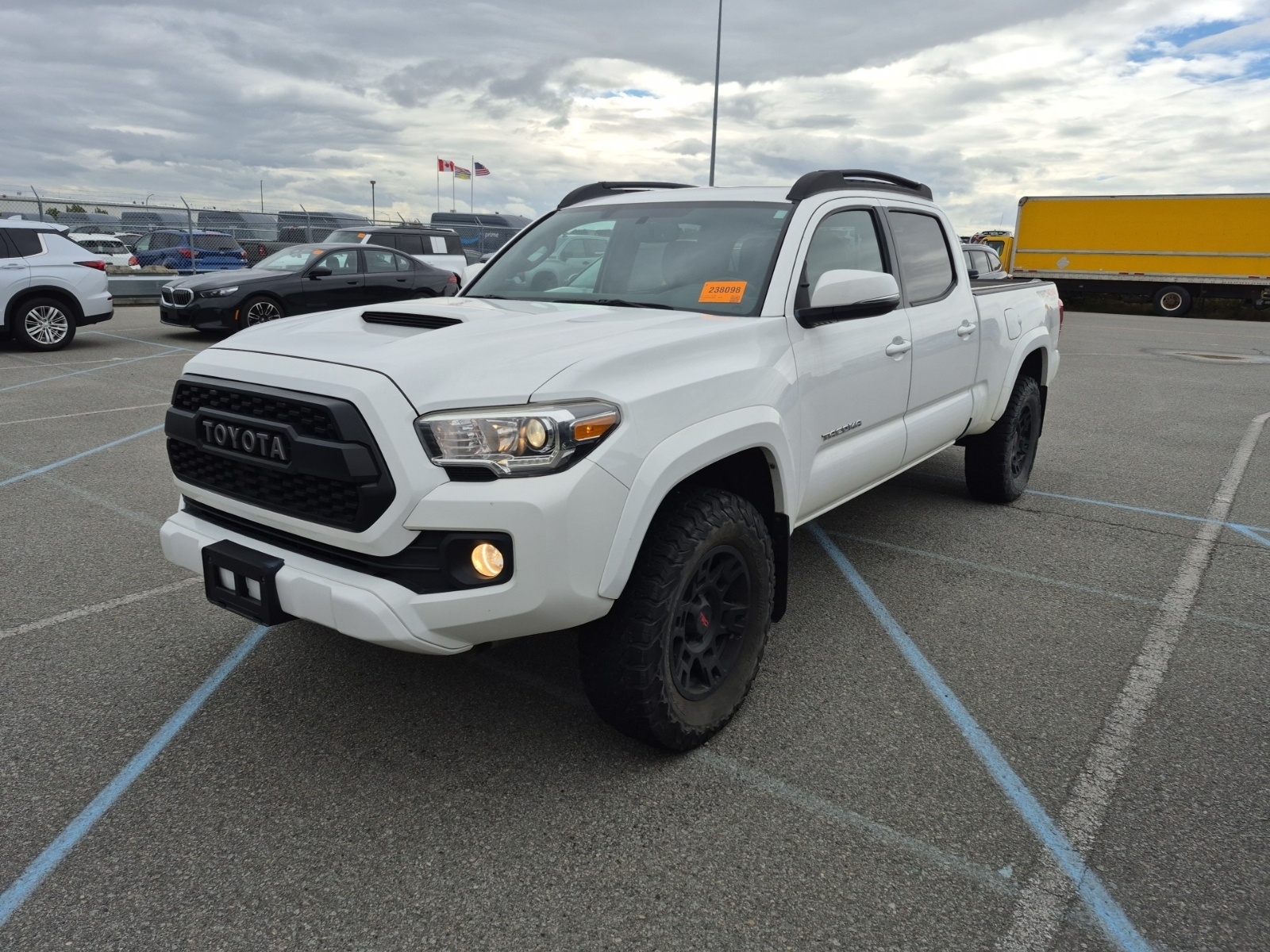 2017 Toyota Tacoma SR5 CREW CAB LONG BED
