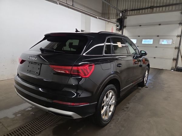 2023 Audi Q3 KOMFORT quattro Premium
