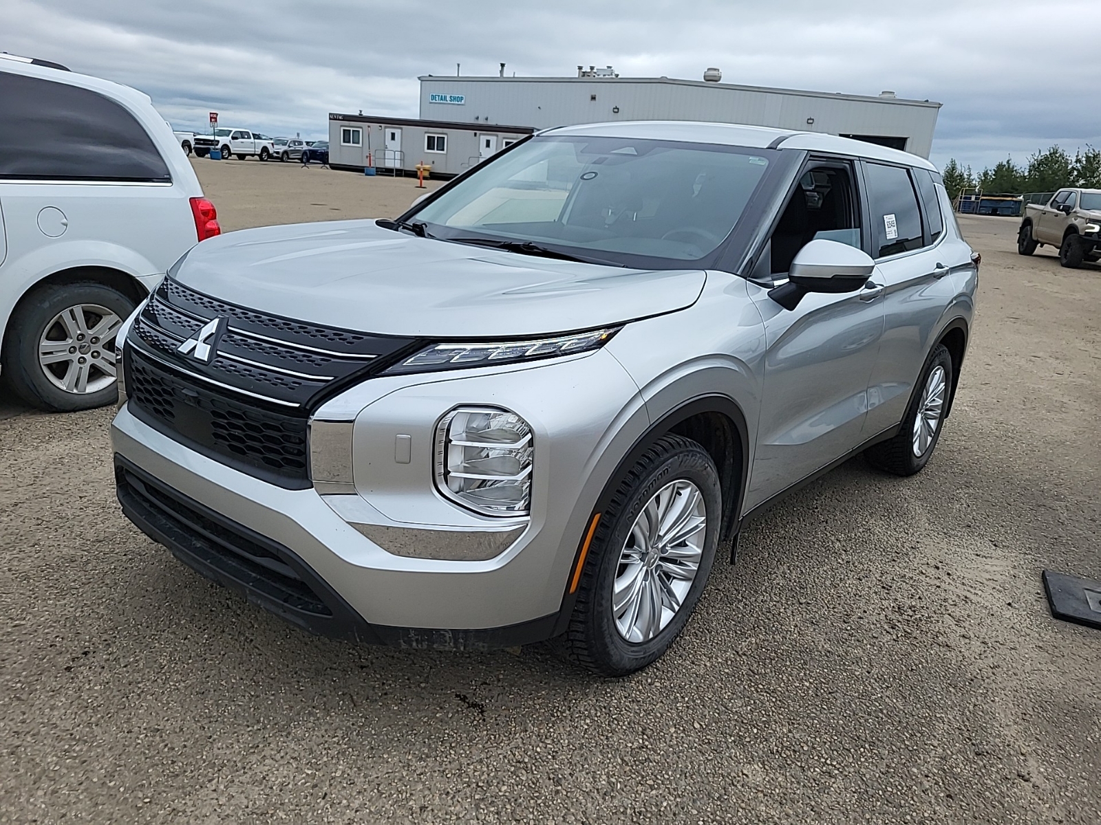 2024 Mitsubishi Outlander ES