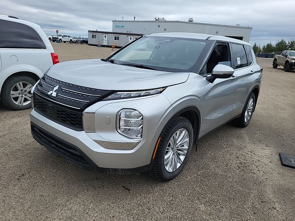 2024 Mitsubishi Outlander ES