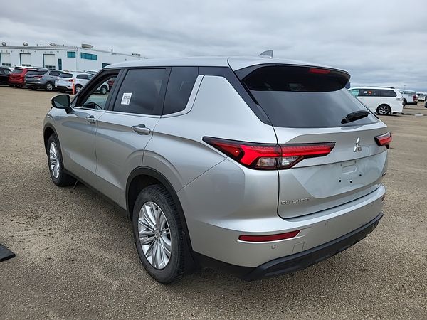 2024 Mitsubishi Outlander ES
