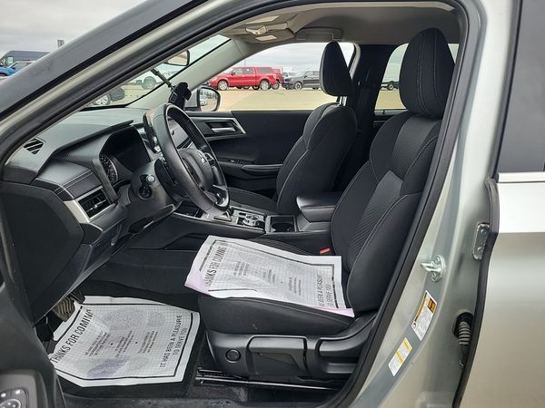 2024 Mitsubishi Outlander ES
