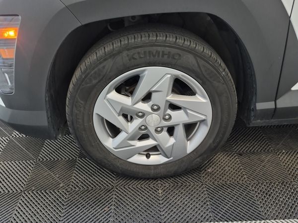 2024 Hyundai KONA ESSENTIAL SE