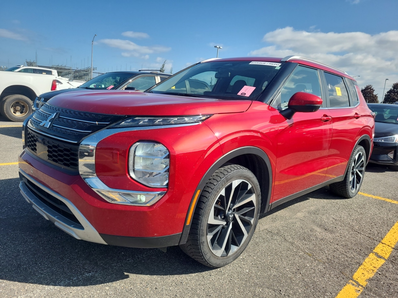 2023 Mitsubishi Outlander LE