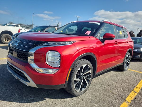 2023 Mitsubishi Outlander LE