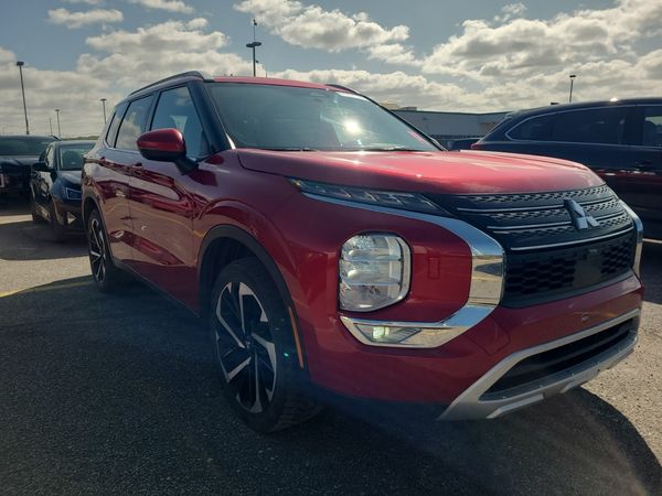 2023 Mitsubishi Outlander LE