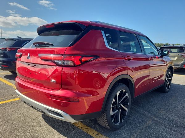 2023 Mitsubishi Outlander LE