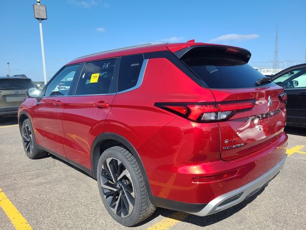 2023 Mitsubishi Outlander LE