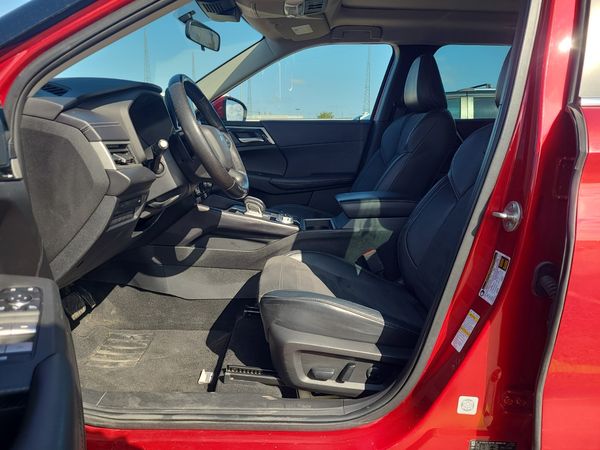 2023 Mitsubishi Outlander LE