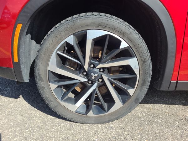 2023 Mitsubishi Outlander LE
