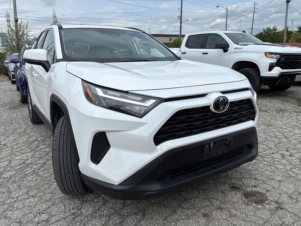 2025 Toyota RAV4 XLE