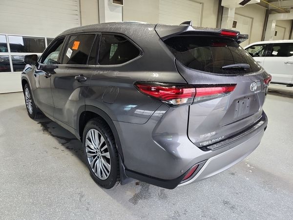 2021 Toyota Highlander LIMITED Platinum